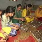 Udhampur women light up Deepawali with Eco-friendly diyas