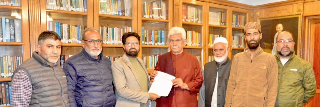 Traders from Srinagar and Bandipora call on LG Manoj Sinha, seek reforms and relief