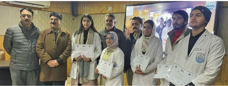 Young medics impress at GMC Srinagar surgical event