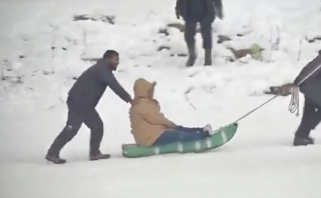 Snow-Clad Gulmarg becomes winter playground for tourists