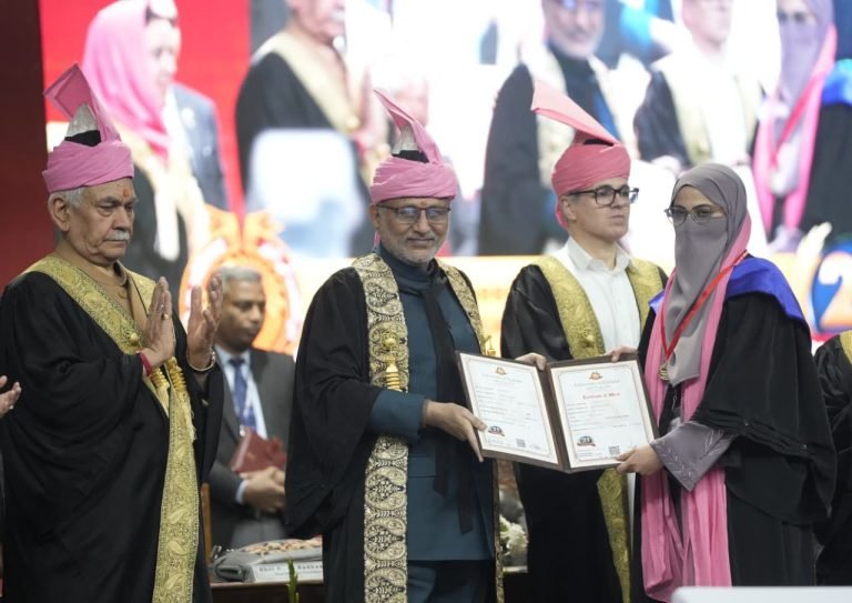 VP C. P. Radhakrishnan, CM Omar Abdullah, LG Manoj Sinha at KU 21st Convocation