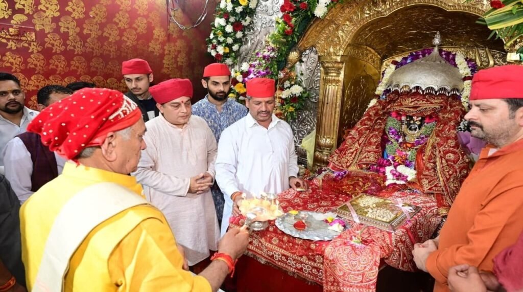 LG Manoj Sinha offers prayers at Bawe Wali Mata Temple in Jammu for peace
