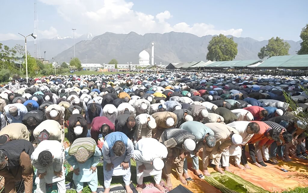 Devotees offer prayers on last friday of Ramadan in Srinagar ahead of Eid-ul-Fitr