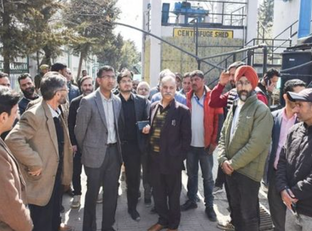 Div Com Kashmir reviews Srinagar E-Bus charging stations, boosts green transport initiative