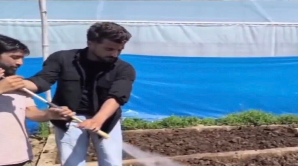 Kulgam youth launches PMEGP vermicompost unit, creates 20 jobs