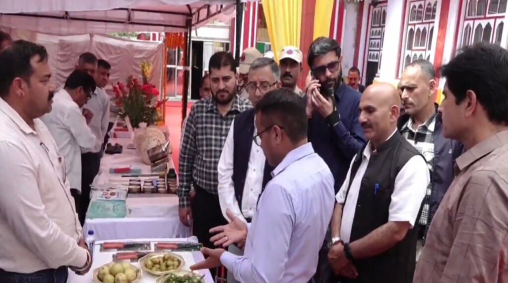 Floriculture department holds training programme in Kathua under MIDH
