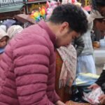 Srinagar youth distribute clothes to needy ahead of Eid