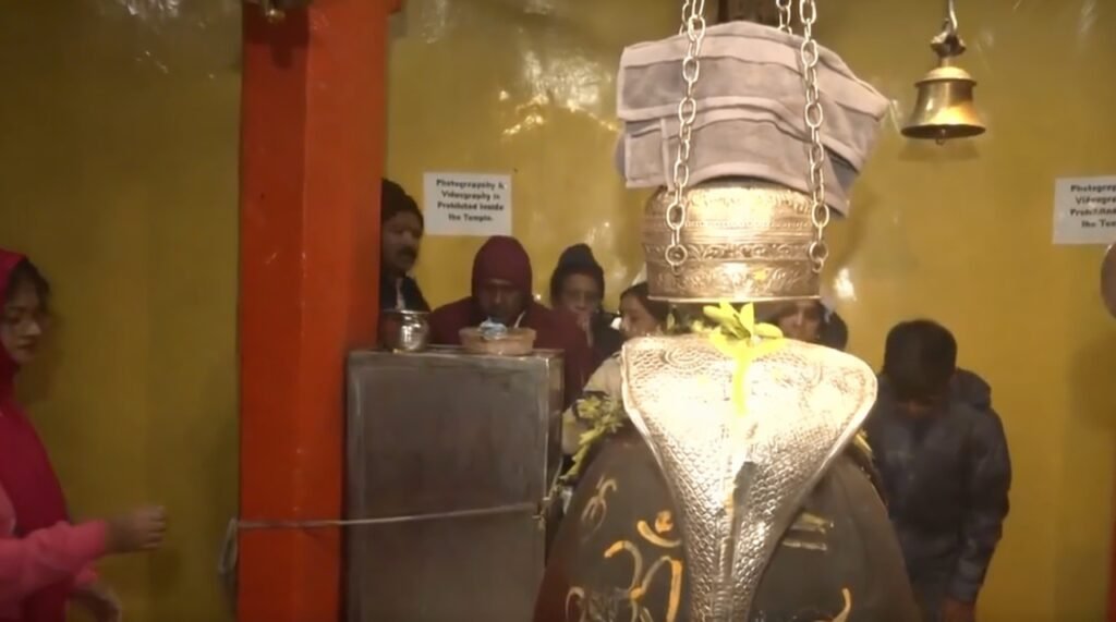 Ram Navami celebrated with devotion at Shankaracharya temple in Srinagar