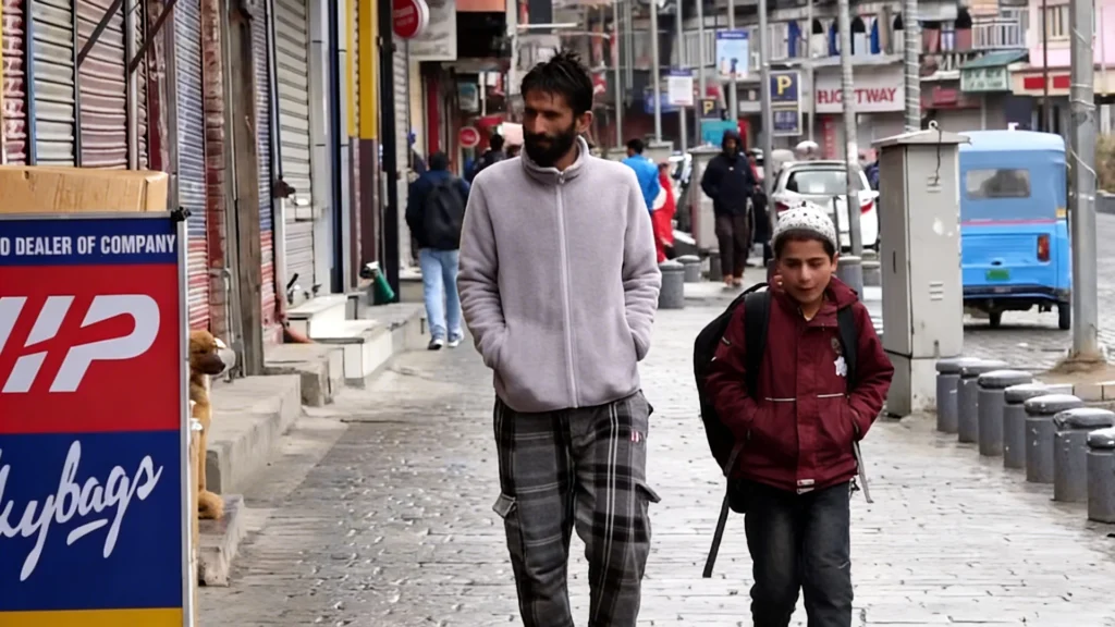 Cloudy skies, intermittent rain continue across Kashmir Valley