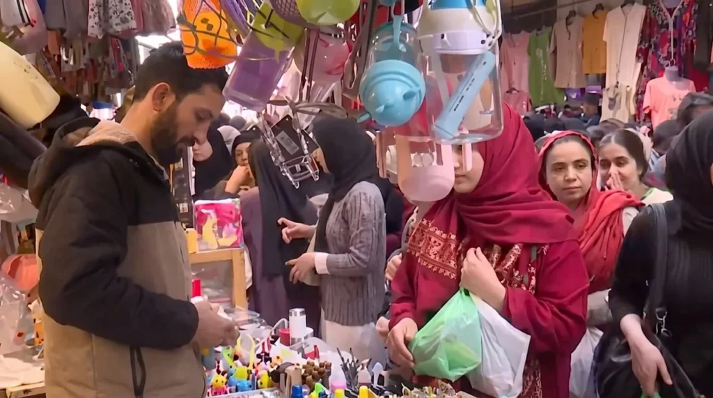 Srinagar Markets Witness Massive Shopping Rush Ahead of Eid-ul-Fitr