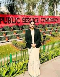 Poonch’s Dr Koh-e-Safa qualifies UPSC, becomes inspiration for youth