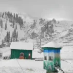 Fresh snowfall blankets Gulmarg, delights tourists and locals