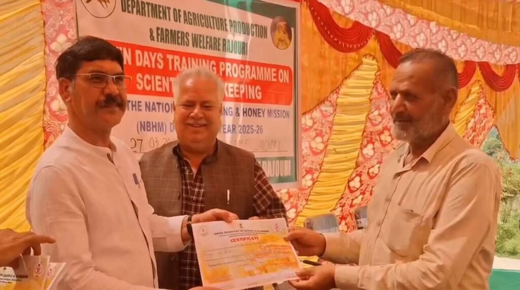 Seven-day scientific bee-keeping training concludes in Rajouri