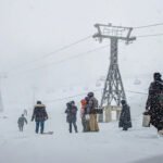 Gulmarg receives fresh snowfall; heavy snow blankets Apharwat, Kongdoori