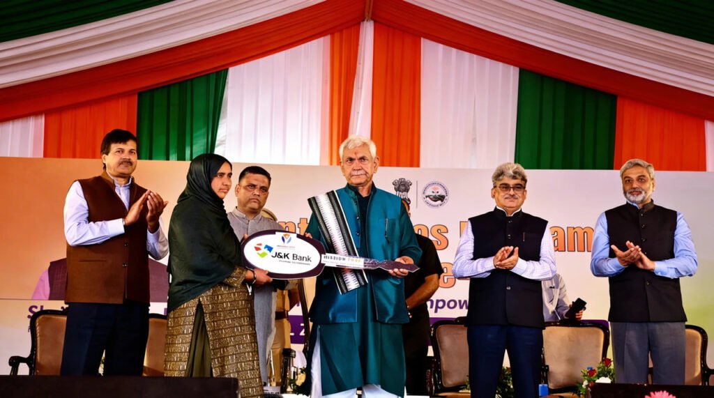 LG Sinha visits Makwal, pushes border development