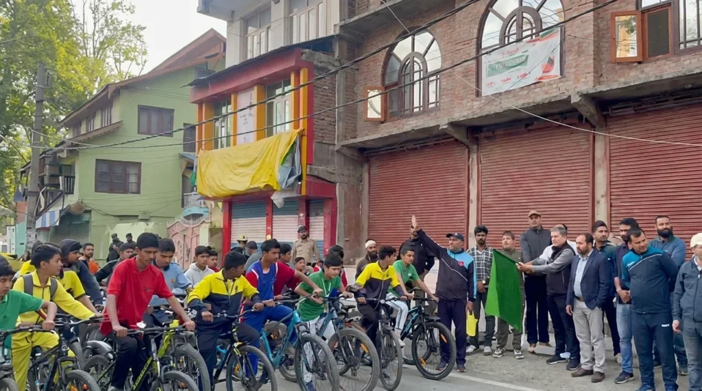 Ganderbal schools unite for Anti-Drug Cyclothon, 100 students participate