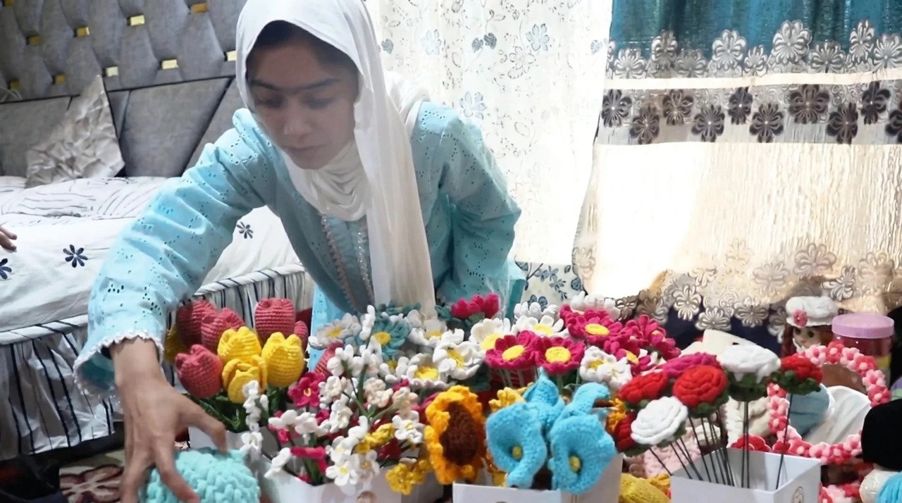 Young Srinagar Artist Muskan Nazir revives crochet craft
