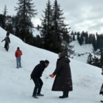 Fresh snowfall draws tourists to Guldanda meadows