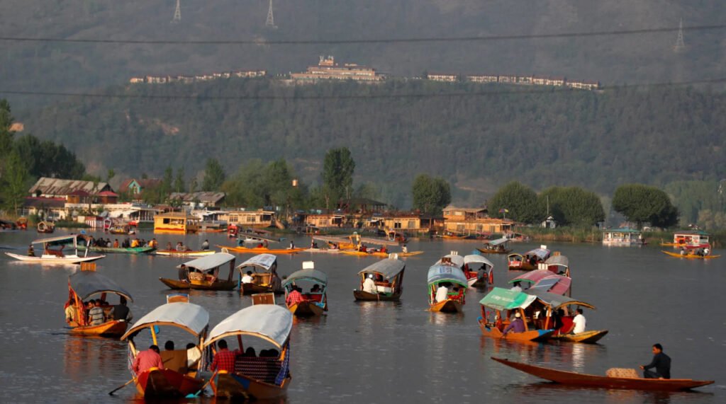 Kashmir Tourism grows with nearly 13 crore visitors