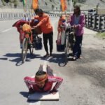 Four youth undertake ‘Dandvat Yatra’ to Amarnath Cave, showcasing deep devotion