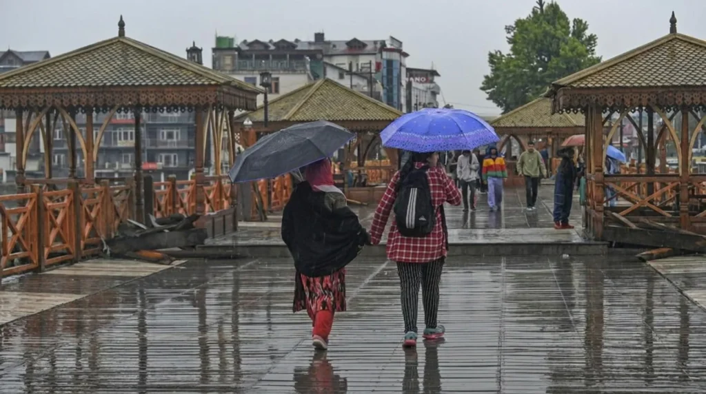 Jammu and Kashmir: Pleasant weather returns to Srinagar as rain showers lash Kashmir valley