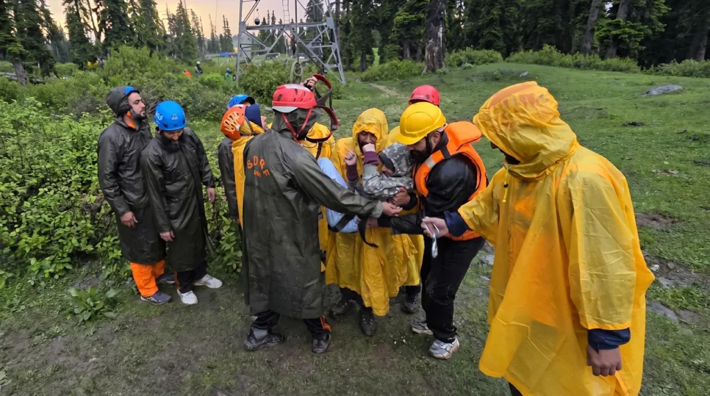 Indian Army’s swift rescue saves 310 tourists stranded in Gulmarg Gondola