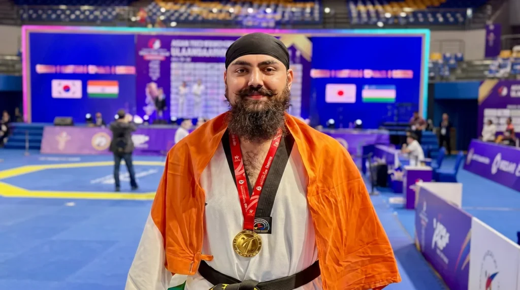 LG Manoj Sinha congratulates Chandeep Singh on Asian Para Taekwondo gold