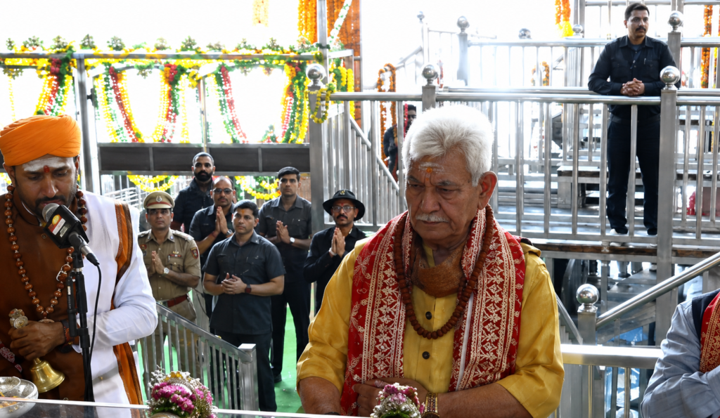LG Manoj Sinha performs Pratham Puja at Amarnath Cave