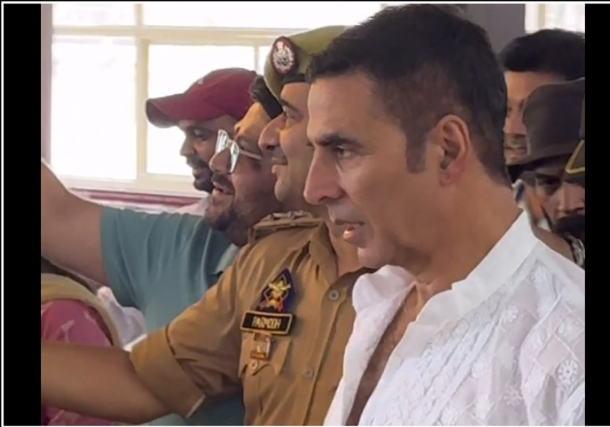 Akshay Kumar visits Shri Mata Vaishno Devi Shrine, offers prayers and seeks blessings