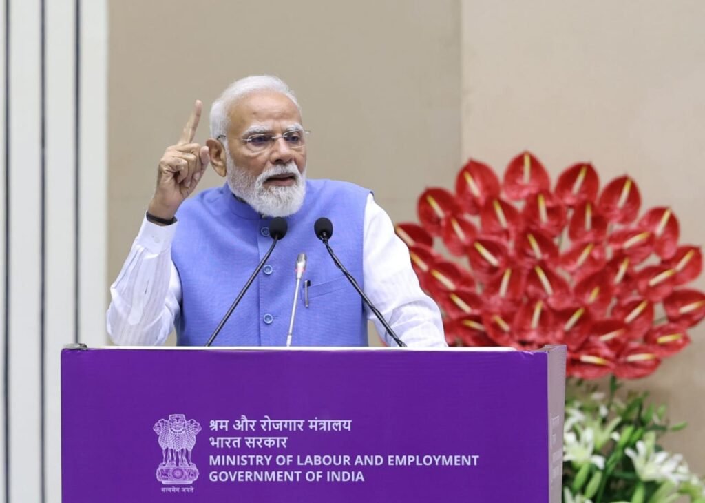 LG Manoj Sinha hails PM Modi’s employment push at PM-VBRY incentive distribution event