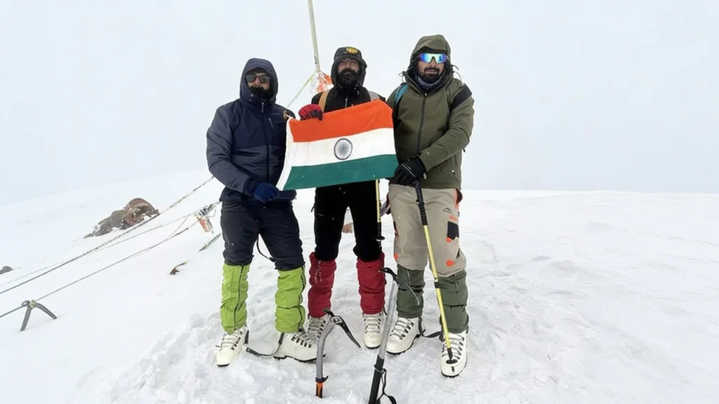 Three Jammu mountaineers scale Mount Yunam, bring glory to J&K