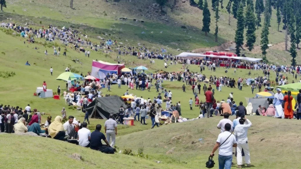 Kashmiri Pandits return to valley after 36 years under Pragaash Heritage Tour