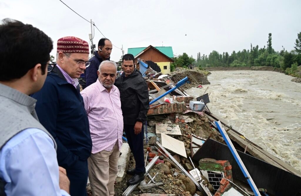 CM Omar Abdullah reviews Beerwah flood damage