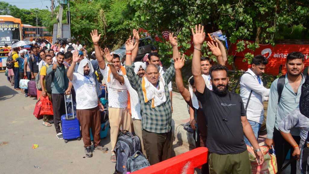 7,754 Shri Amarnath Ji Yatra  pilgrims leave Jammu in fresh convoy under tight security