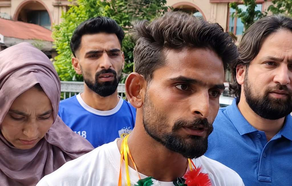 North Kashmir’s Ibadat completes historic 119-km solo run, spreads anti-drug message among youth