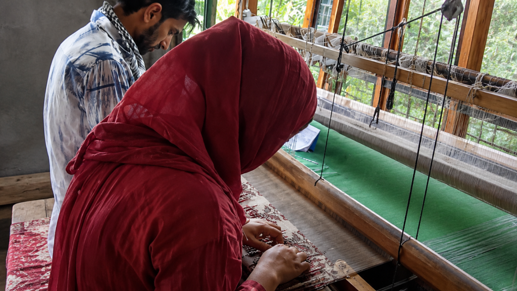 GI-Tagged Kani Shawls get entrepreneurial boost as young artisans launch start-up in Kupwara