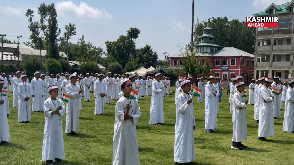 Darul Uloom Qadriya Madrassa celebrates Independence Day