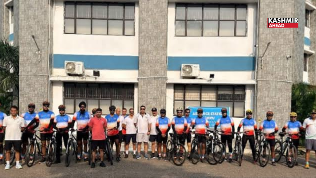 IAF Cycling Contingent reaches Jammu in final leg of Kanyakumari-Kargil expedition
