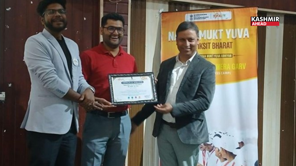 300+ students join Nasha Mukt Yuva for Viksit Bharat Sankalp Abhiyan in Srinagar