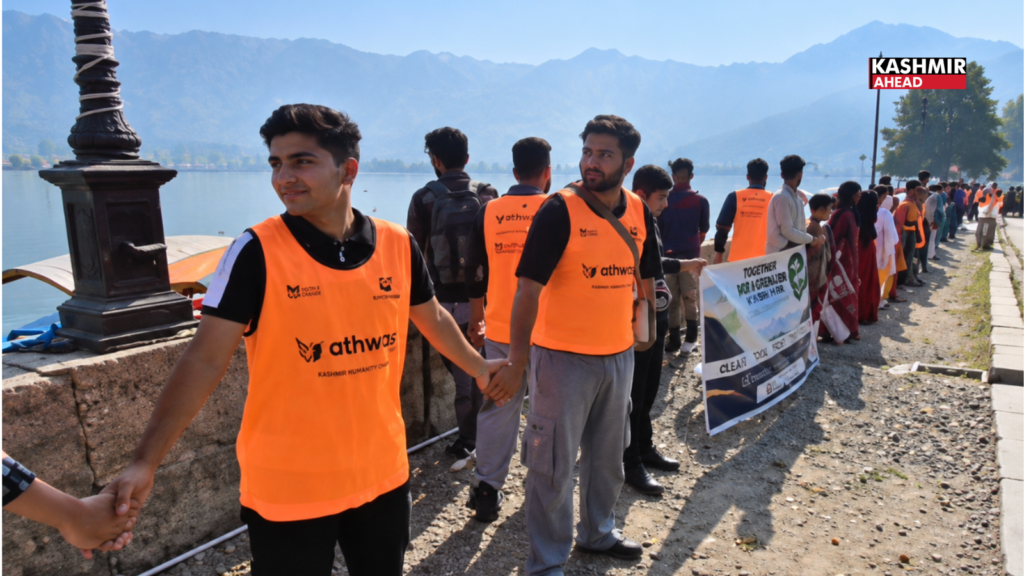 Human chain formed across Dal Lake on World Cleanup Day