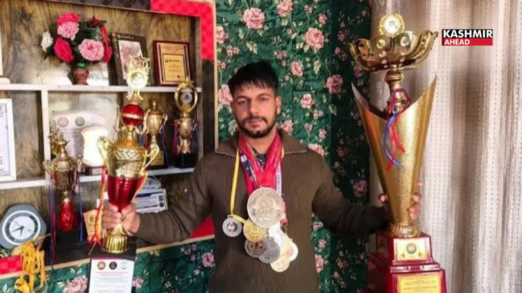 Pulwama’s Yasir Arafat Wani wins Gold,clinches Junior strongmen of India title