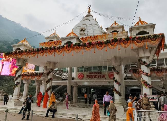47,346 pilgrims pay obeisance at Mata Vaishno Devi Shrine on first day of Shardiya Navratras